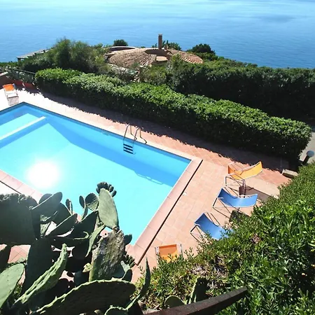 Terraced House In With Pool Holiday home